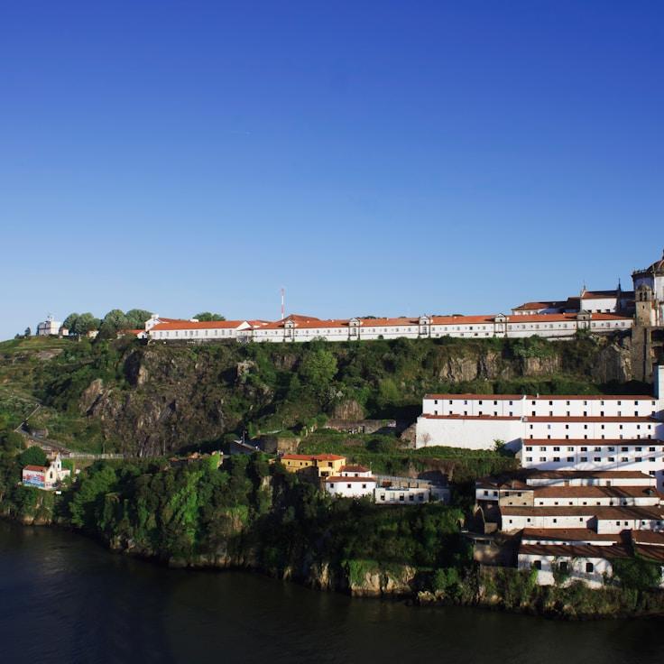 Family terraces and cafés for calm evenings in Bristol